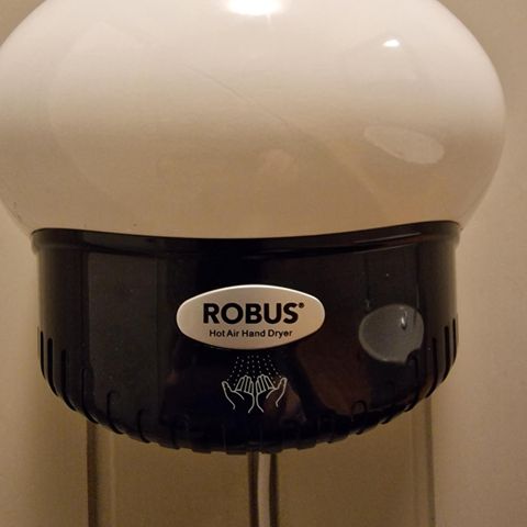 Håndtørker ROBUS meget effektiv.