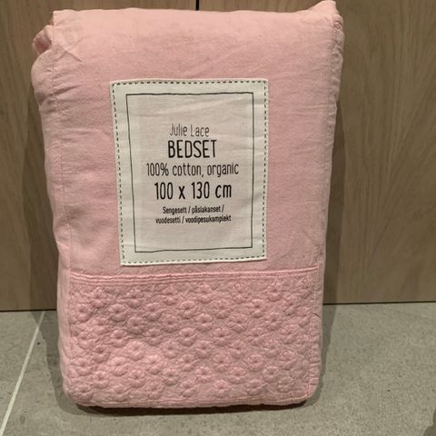 Sengesett til baby 100x130, Rosa, Julie Lace