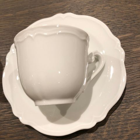 Porcelaine Dure Georges Bayer Limoges France 6 kaffekopper med skål.