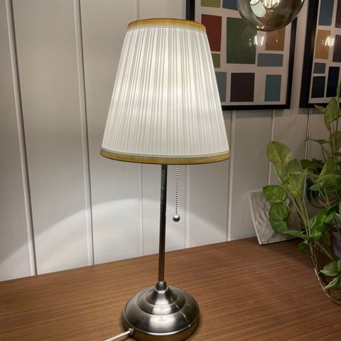 Årstid bordlampe fra Ikea