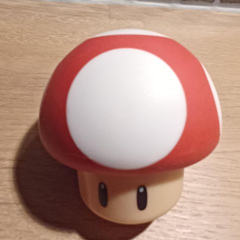 Super Mario figur og saltbøsse