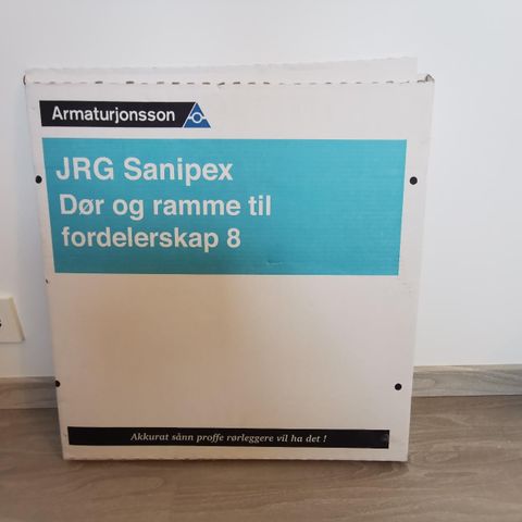 Sanipex dør med ramme til fordelerskap 8