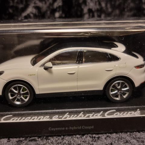 Porsche Cayenne e-hybrid coupe 1:43