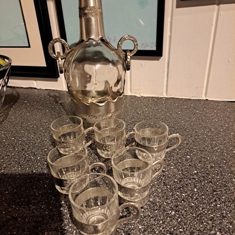 Karaffel og 6 glass