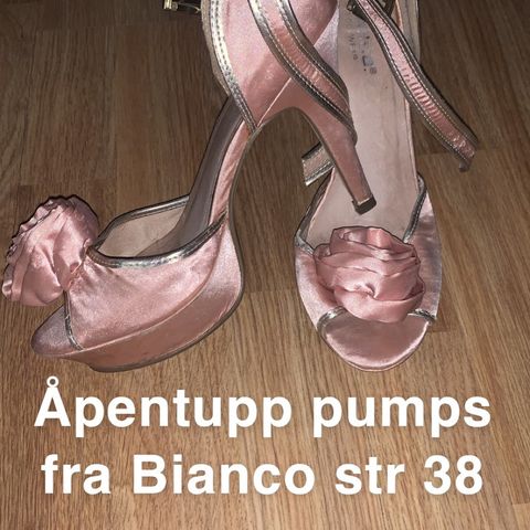 Åpentupp pumps fra Bianco