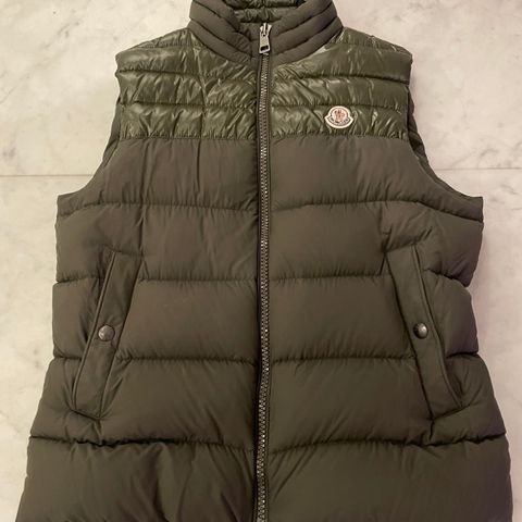 Moncler vest strl 3 M/L