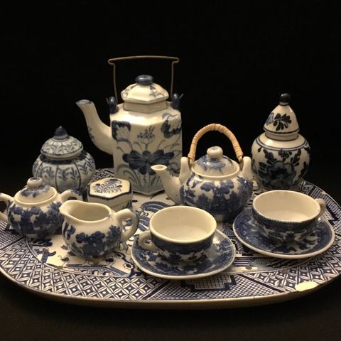 Vintage/antikk diverse mini porselen & willow pattern i blått og hvit