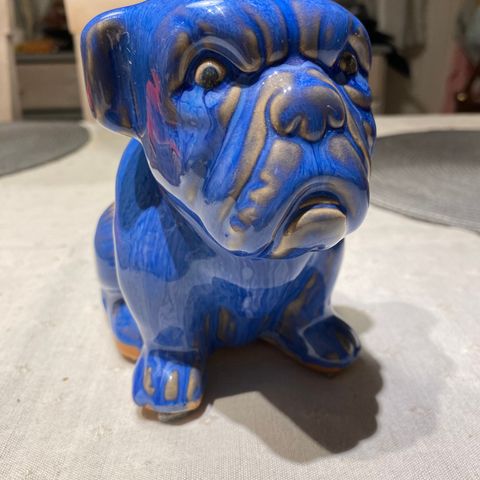 BULLDOG FIGUR 15cm høy og 19cm lang!