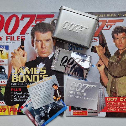 James Bond 007 blader og samlekort.