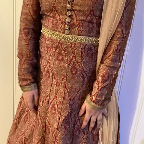 Pakistansk/indisk/tamilsk kjole selges