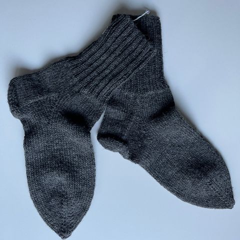 RESERVERT! Hjemmestrikket sokker NYE 38/39