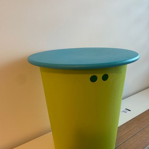 IKEA glis plast bord med oppbevaringsplass selges
