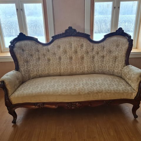 Nydelig Rokokko sofa