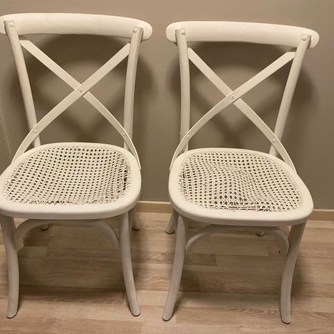 2 stoler fra Home & Cottage med rottingsete (1 er solgt)