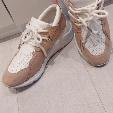 Steve Madden sneakers