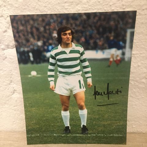 Celtic FC - Lou Macari signert 20x25 cm fotografi med COA