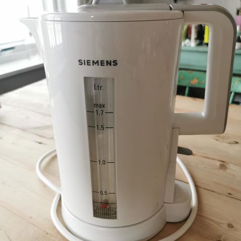 Lite brukt, hvit Siemens vannkoker 1,7 (2 L), selges.