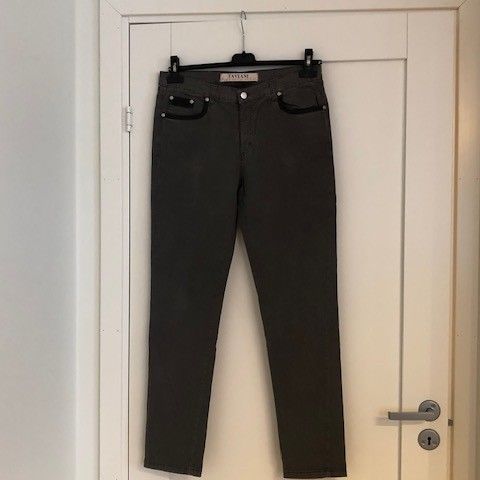 Jeans i bomullstwill med stretch fra Italia. God kvalitet. Str. 40-42