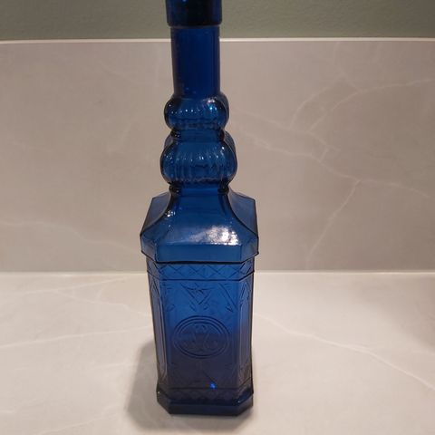 Flaske i blått glass