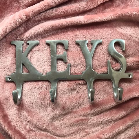Nøkkelknagg KEYS i sølvfarget metall