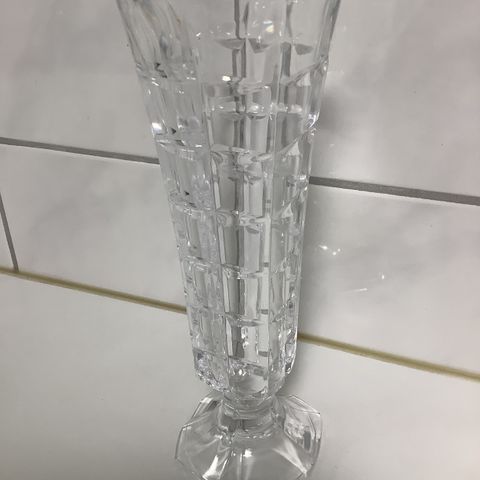 Krystallvase Blomstervase Vase Soliflor mønster 80 tallet 7x7 cm dia. 646 gr