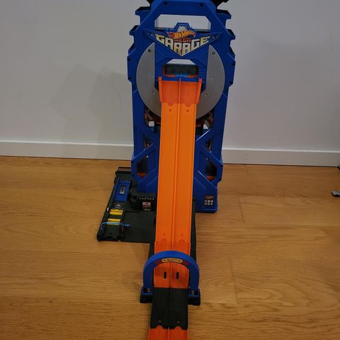 Hot wheels mega garasje