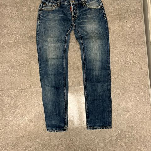 DSQUARD2 jeans str 48