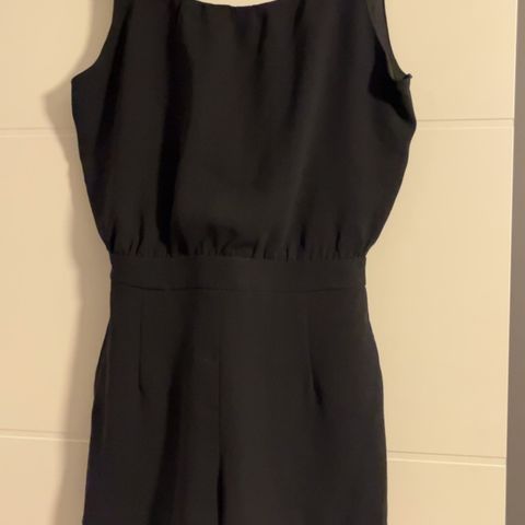 Pen jumpsuit fra Zara