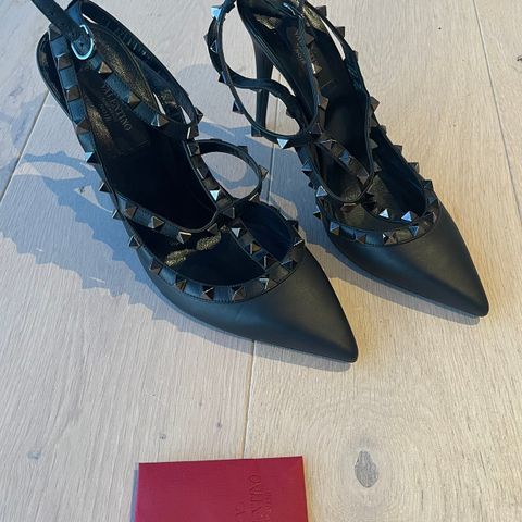 Valentino Rockstud noir selges! NY PRIS!