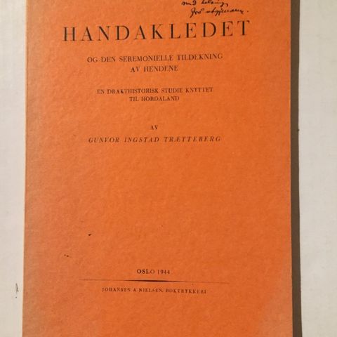 HANDAKLEDET - EN DRAKTHISTORISK STUDIE KNYTTET TIL HORDALAND