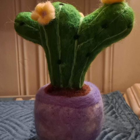 Pynt - Nålefilt - søt kaktus blomst - perfekt gave!