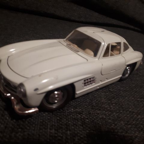 1/24 Mercedes Benz 300 SL Bburago