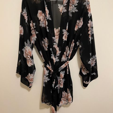 Blomstrete Kimono