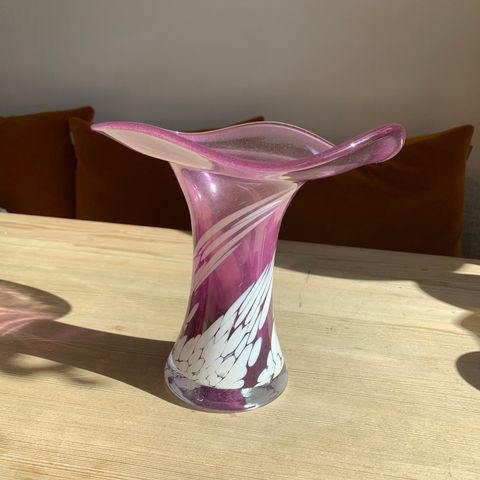 Kunstglass kantarell vase