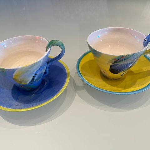 2 kopper med skåler fra Victoria på Bærumsverk