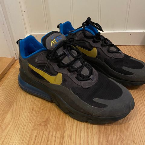 Nike Air Max 270 React  Størrelse 43