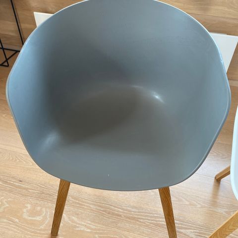 Hay stol - About a Chair 22 - m/grått sete og eikeben