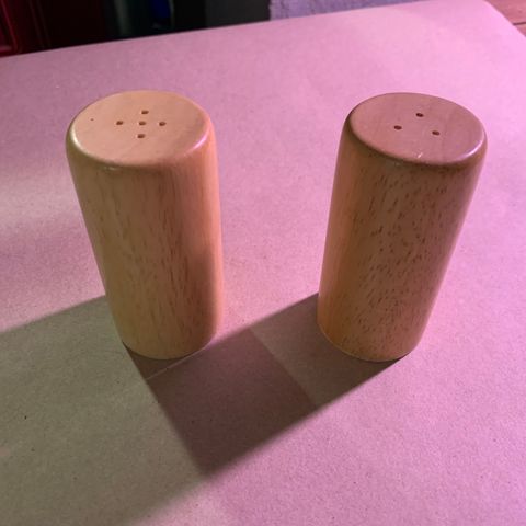 RETRO Trehvit Salt-& Pepper-bøsse