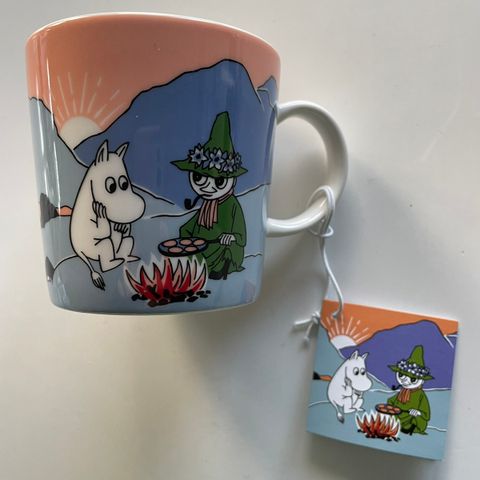 På fjellet spesialkopp Moominvalley med etiketter