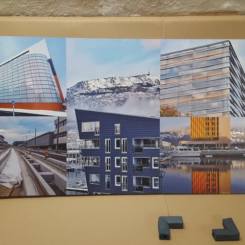 Ett stort bilde, om "Bergens i nåtiden" 120 x 60 cm.