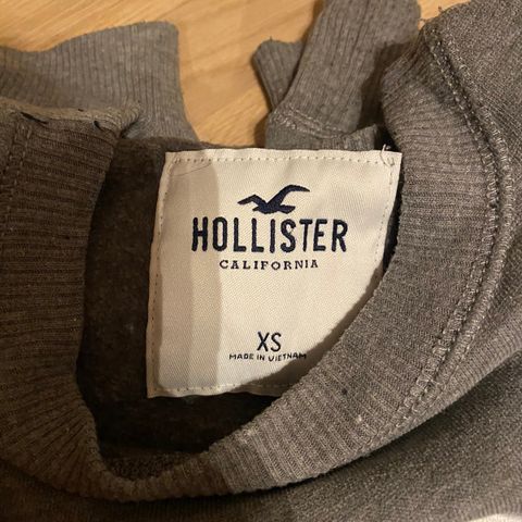 Hollister genser og t-shirt  pakke str xs / 164