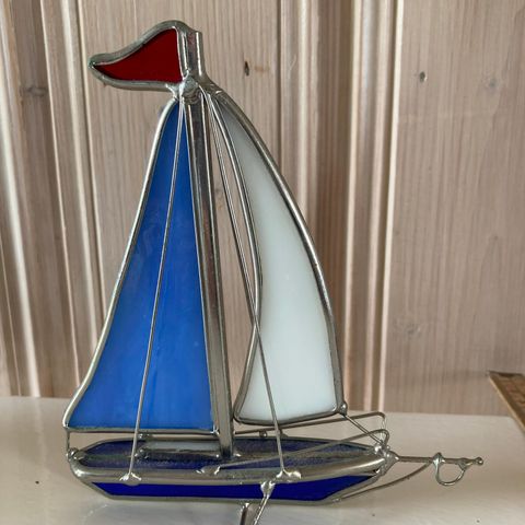 Båt laget i glass/metall, majestetisk men liten, 13x15x2,5 cm