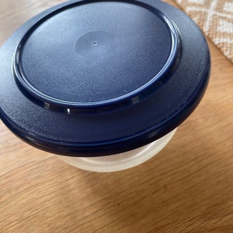 Tupperware liten skål med blått lokk