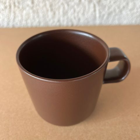 4 kopper fra Høganäs Keramikk til 75 kr per stk.