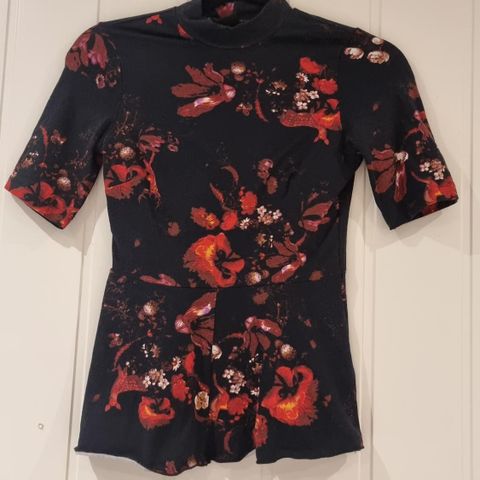 Blomstrete bluse XS Gina Tricot