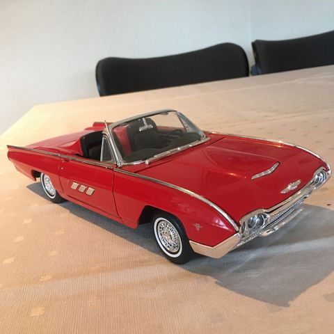 Ford Thunderbird 1963 1:18