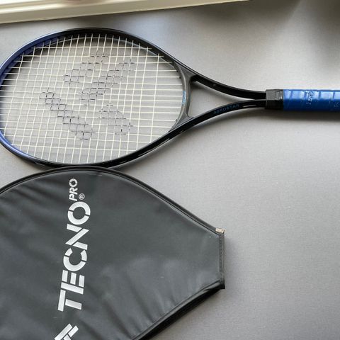 Tennis racket Tecno pro aerostar.