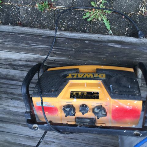 Dewalt radio