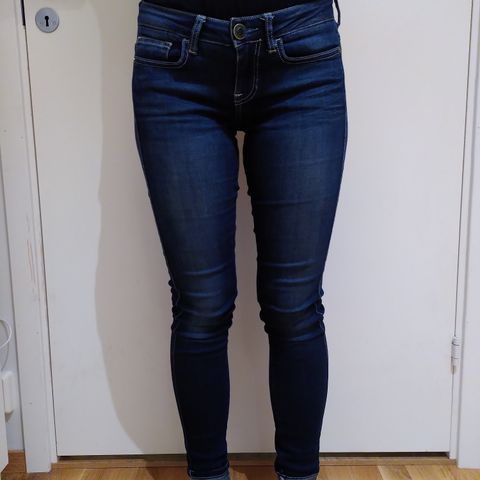 Guess low waist, Foxy Skinny, str. 26