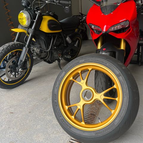 Ducati bakfelg til salgs